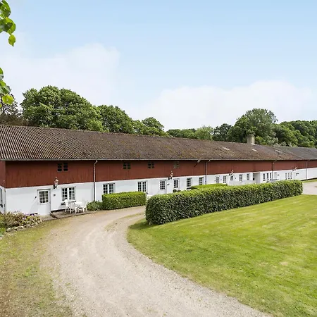 Lejl, 4 *